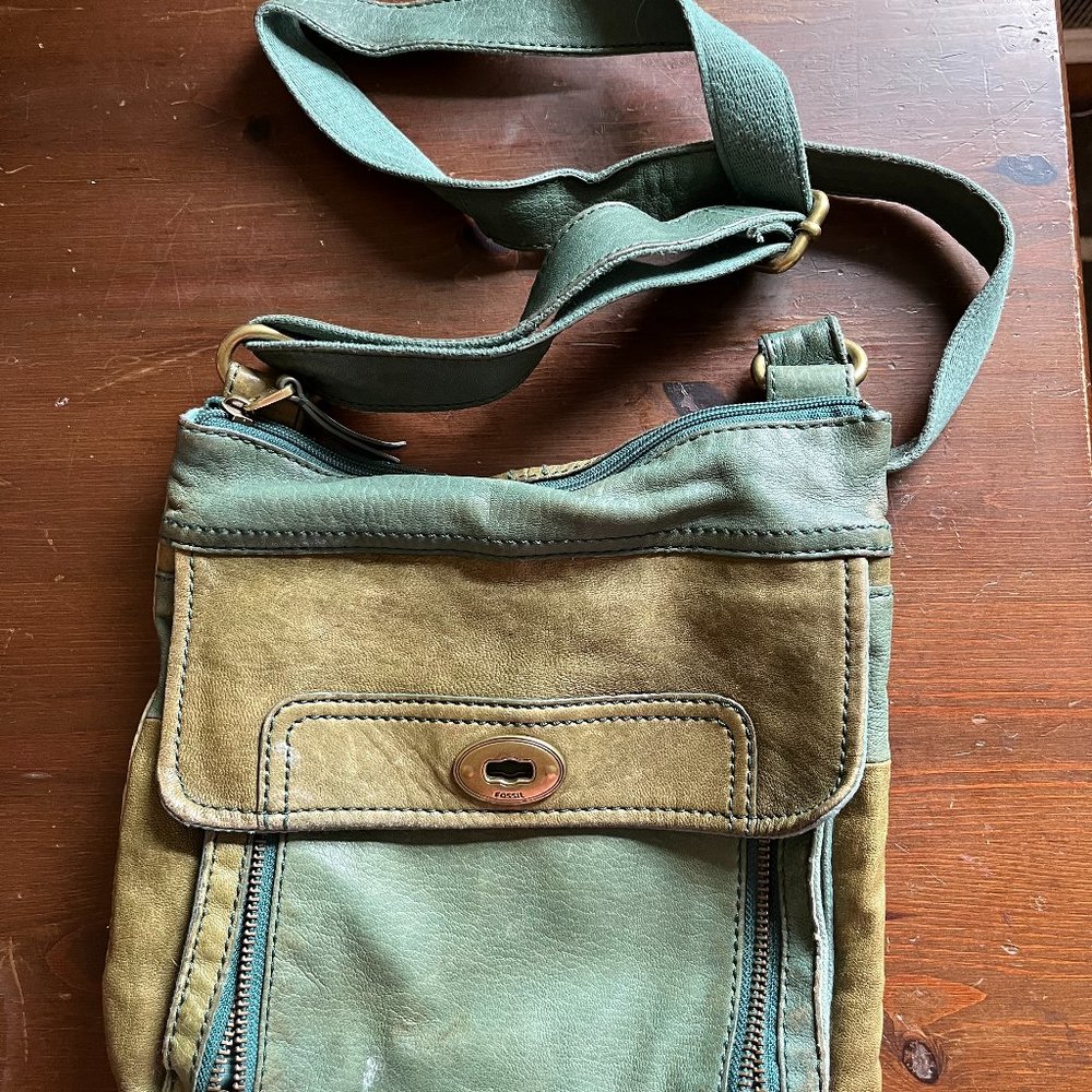 Fossil distressed leather purse greens 5 pockets